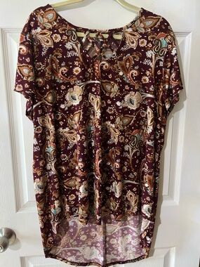 Cato Women’s Burgundy Paisley Short Sleeve Top with Lattice Neckline 18/20w